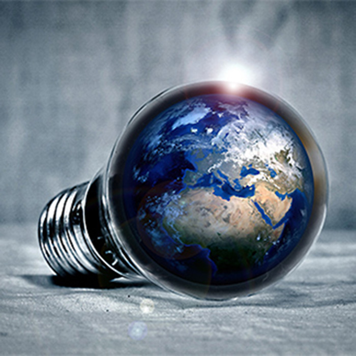 En fiktiv bild av en glödlampa med jorden i själva glaset av lampan