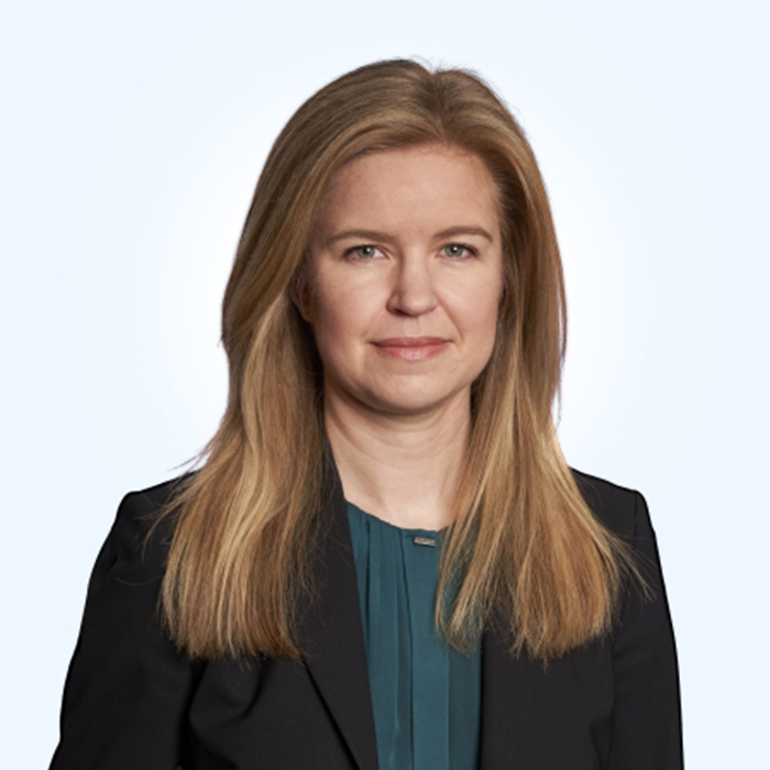 64493f4d2be7148ce9a331a4_Carolin-kvadrat 450x Blue-lager Personporträtt av Carolin Sundkvist