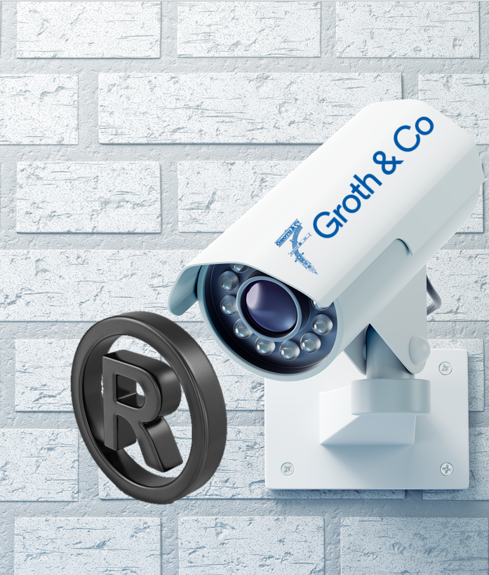 Övervakningskamera med en registrerad varumärkessymbol framför en murad vägg.