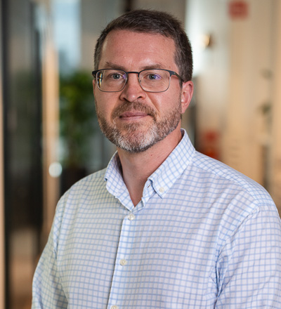 Porträttbild av Mattias Forsblom